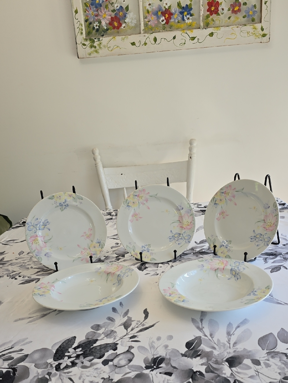 Christopher Stuart Set Of 3 Meadow Vista Salad Plates 2 Soup Bowls Floral
